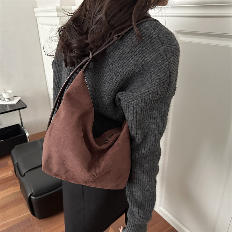 Damen Umhängetasche aus hochwertigem Wildleder mit elegantem Reißverschluss Nord Taschen