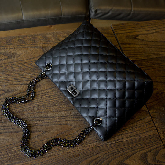 Damen Handtasche mit eleganter Steppung und modischem Kettenhenkel Nord Taschen