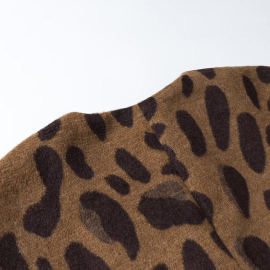 Damen Ärmellose Wollmix-Weste im Leopardenprint mit V-Ausschnitt und Schmuckknopf Nord Taschen