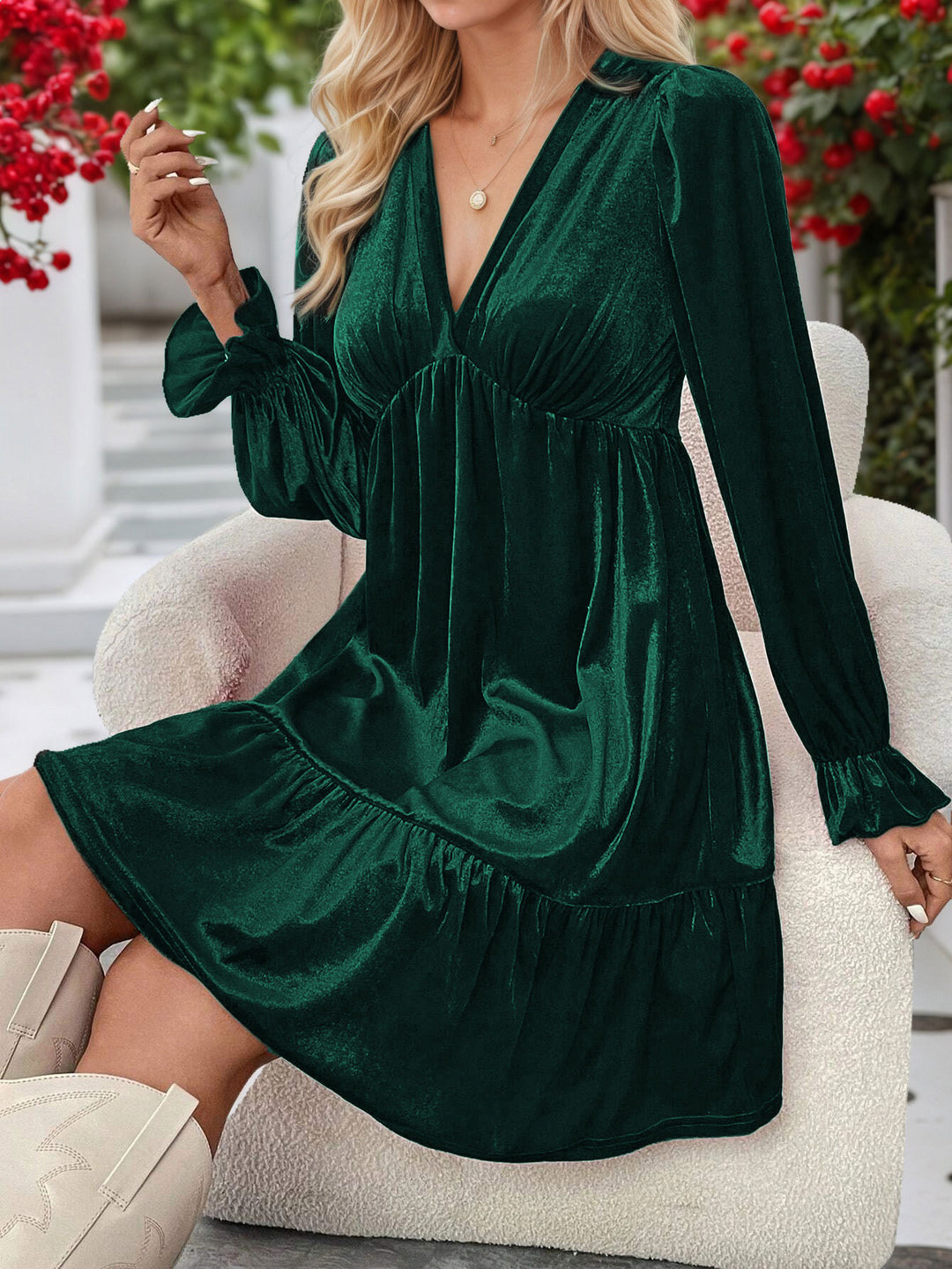 Damen samtiges A‑Linien‑Midikleid mit tiefem V‑Ausschnitt, gerafftem Bustier, Empire‑Passform und Volantstufen Nord Taschen