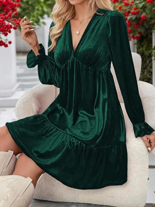Damen samtiges A‑Linien‑Midikleid mit tiefem V‑Ausschnitt, gerafftem Bustier, Empire‑Passform und Volantstufen Nord Taschen
