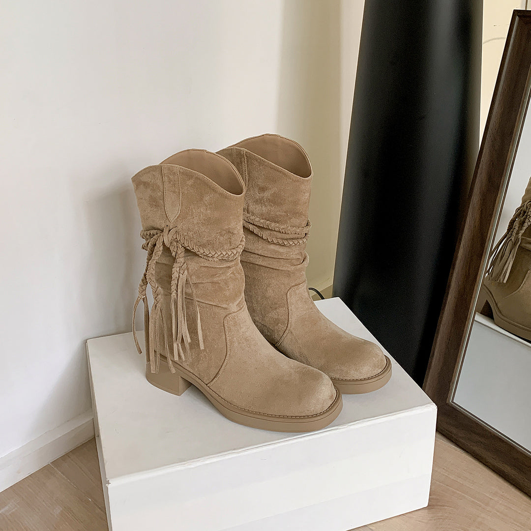 Damen Wadenhohe Veloursleder-Stiefel mit geflochtenem Quastenriemen Nord Taschen