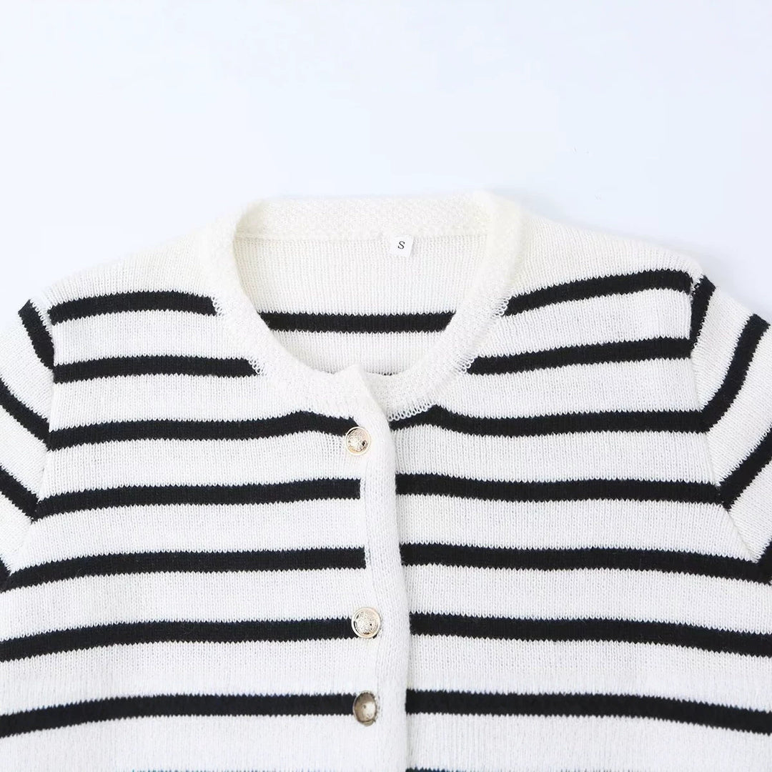 Damen Gestreifte Feinstrick‑Cardigan mit Rundhalsausschnitt, aufgesetzten Taschen und Zierknöpfen Nord Taschen