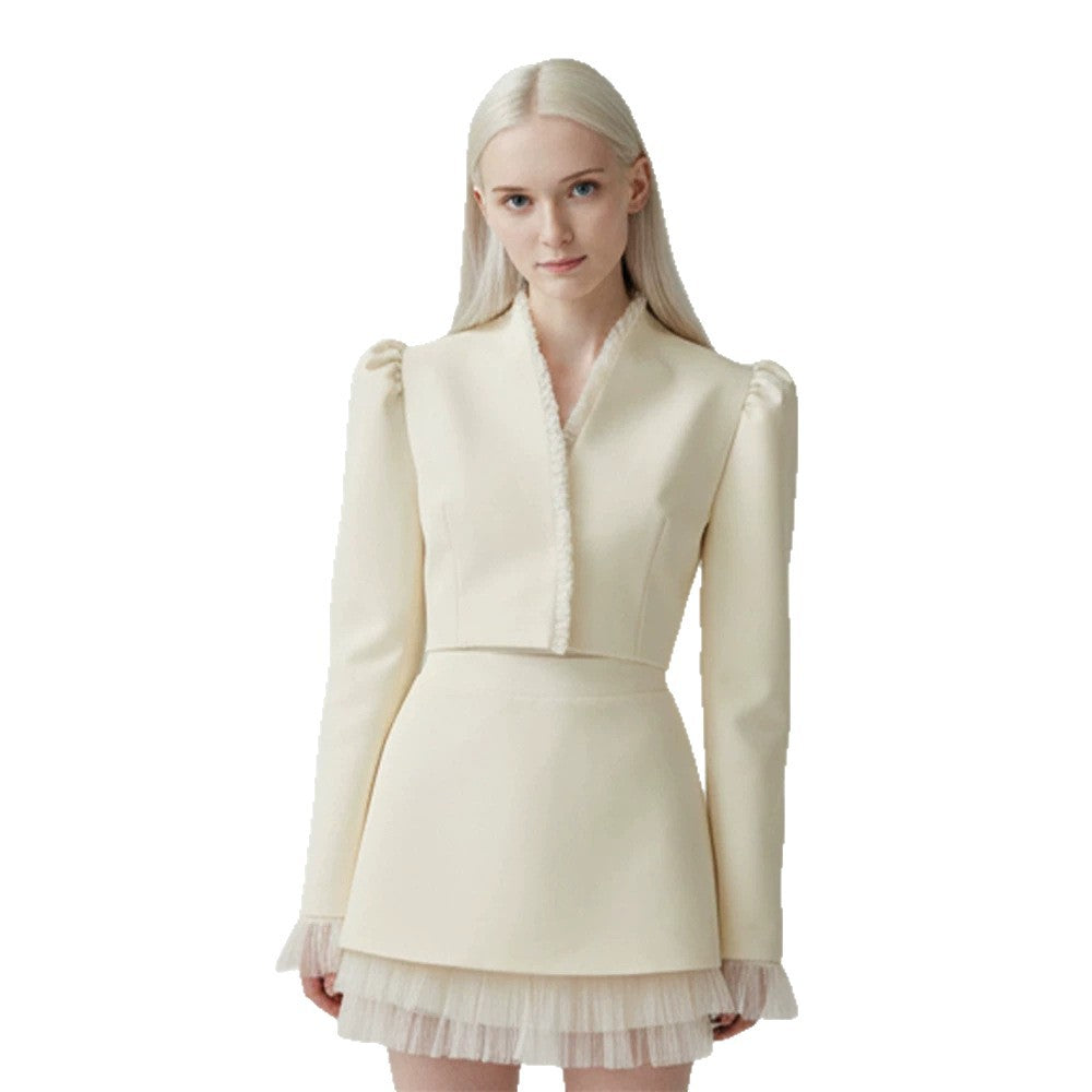Damen Kurzblazer mit taillierter Cropped-Silhouette, gerafften Schultern und zarten Tüllmanschetten Nord Taschen