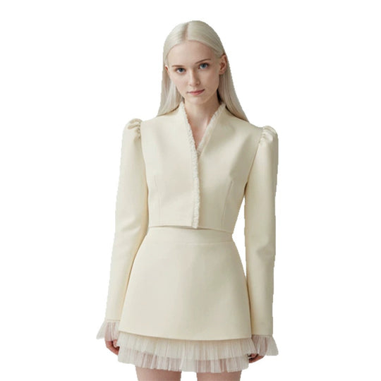 Damen Kurzblazer mit taillierter Cropped-Silhouette, gerafften Schultern und zarten Tüllmanschetten Nord Taschen