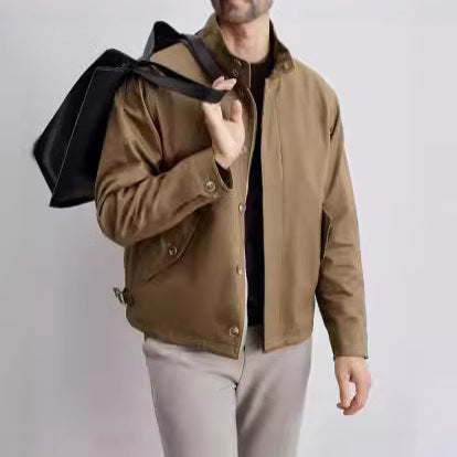 Herren Kurzblouson im Military-Style aus technischem Baumwollmischgewebe mit Stehkragen und verdeckter Reißverschlussblende Nord Taschen