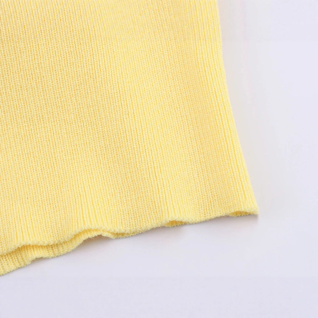 Damen Kurz geschnittener Strickcardigan mit Ballonärmeln und dekorativen Schmuckknöpfen Nord Taschen