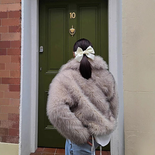 Damen Kurze Boxy‑Jacke aus hochflorigem Kunstpelz mit hohem Schalkragen Nord Taschen