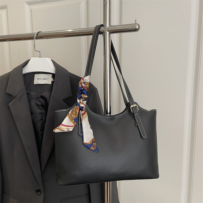 Damen strukturierte Handtasche mit modischem Seiden-Schal Nord Taschen