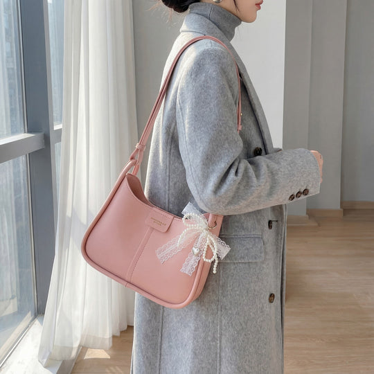 Damen Umhängetasche mit minimalistischer Form und verstellbarem Trageriemen Nord Taschen