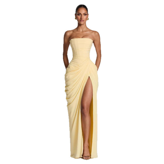 Damen Elegantes Trägerloses Abendkleid mit asymmetrischer Drapierung und hohem Beinschlitz Avellé