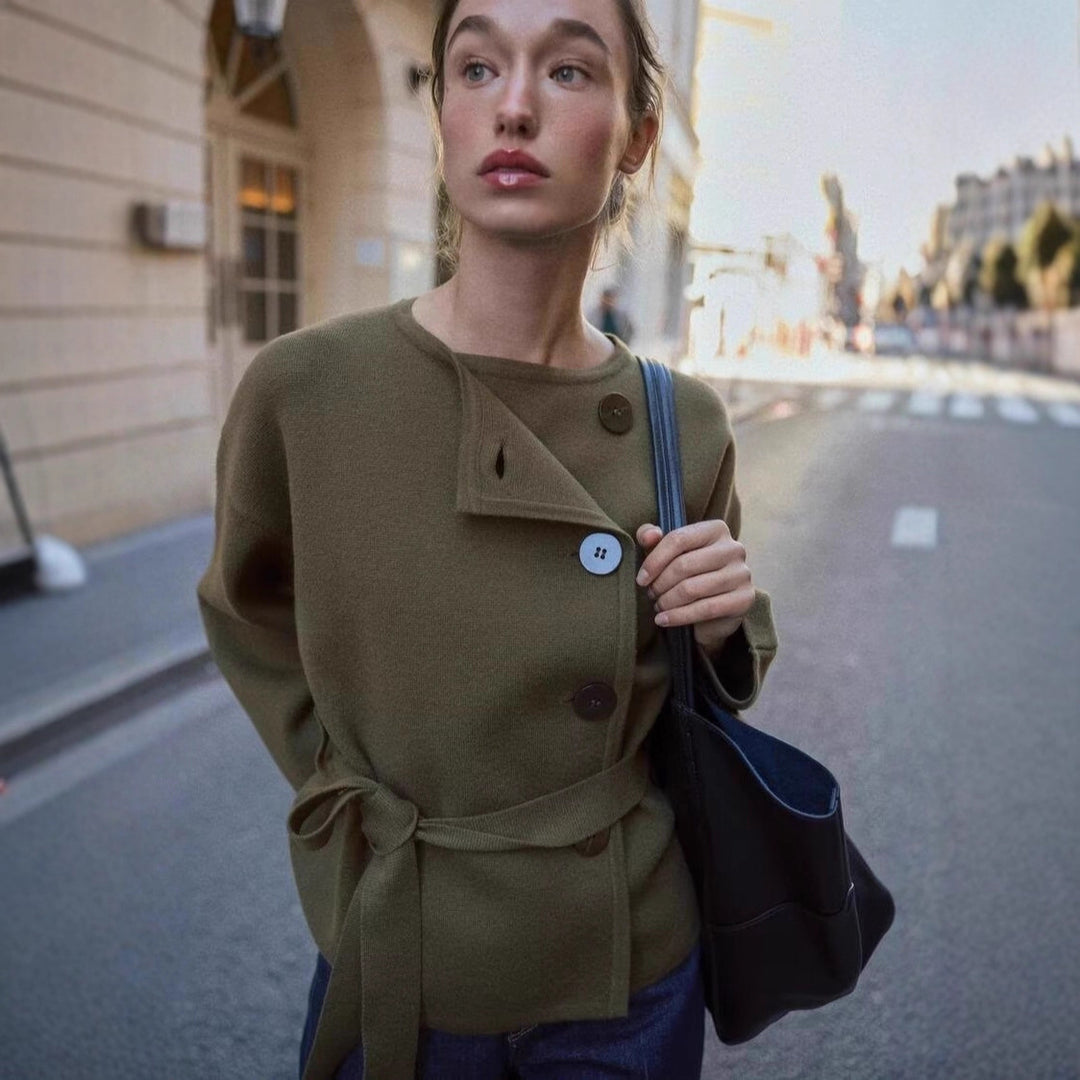 Damen Strickjacke mit asymmetrischer Knopfblende und Taillengürtel Nord Taschen