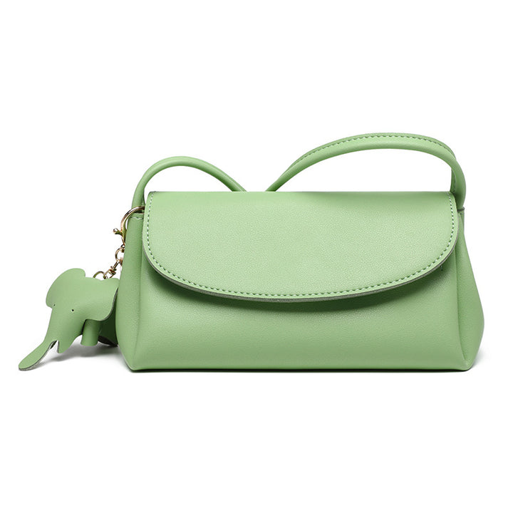 Damen Clutch-Tasche mit eleganter Klappenöffnung und charmantem Anhänger Nord Taschen