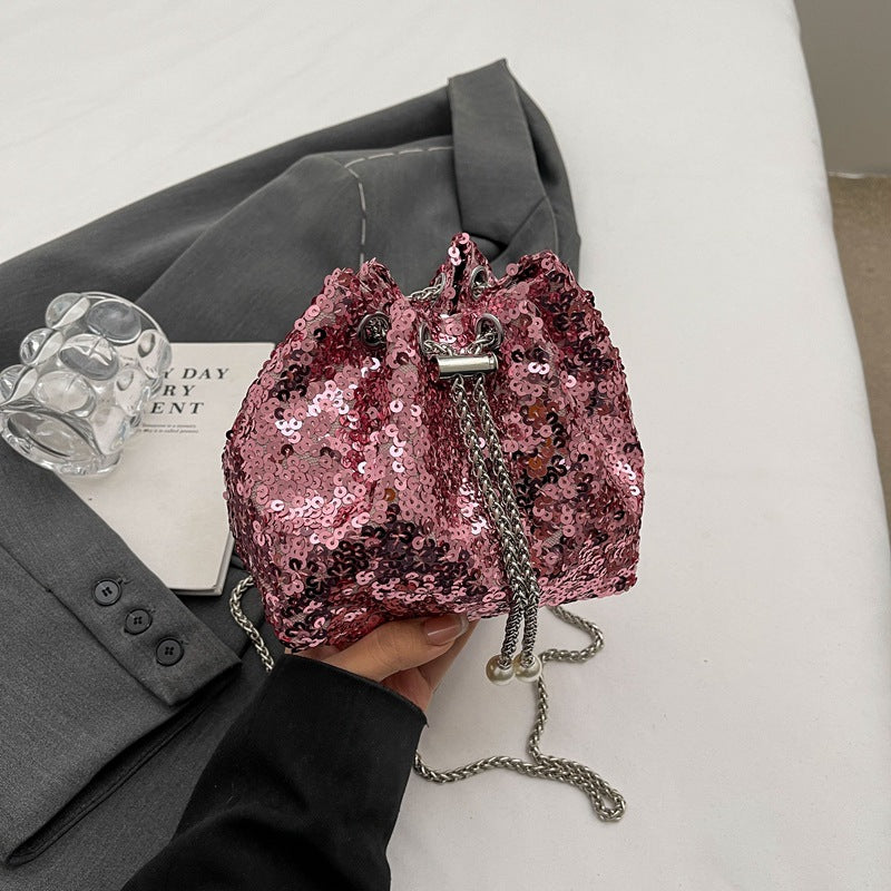 Damen Glitzernde Beuteltasche mit elegantem Kettenriemen Nord Taschen