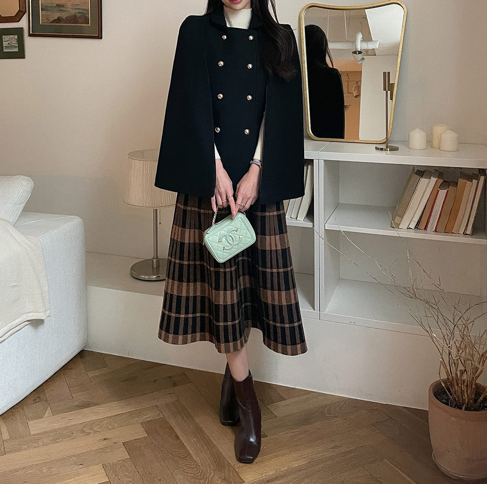 Damen Mantelcape im Tailoring‑Look mit doppelreihiger Knopfleiste und markanter Schulter Nord Taschen