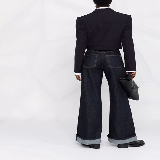 Damen Kurzblazer im Tailoring mit aufgesetzten Pattentaschen und markanter Schulterpartie Nord Taschen