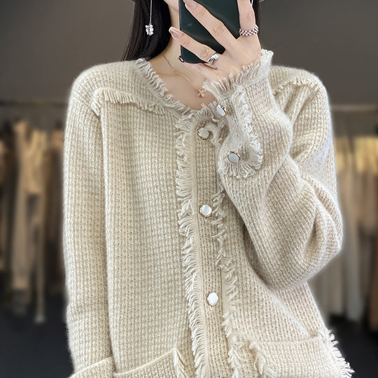 Damen Strickcardigan mit Fransenblende, Perlmuttknopfleiste und aufgesetzten Taschen Nord Taschen