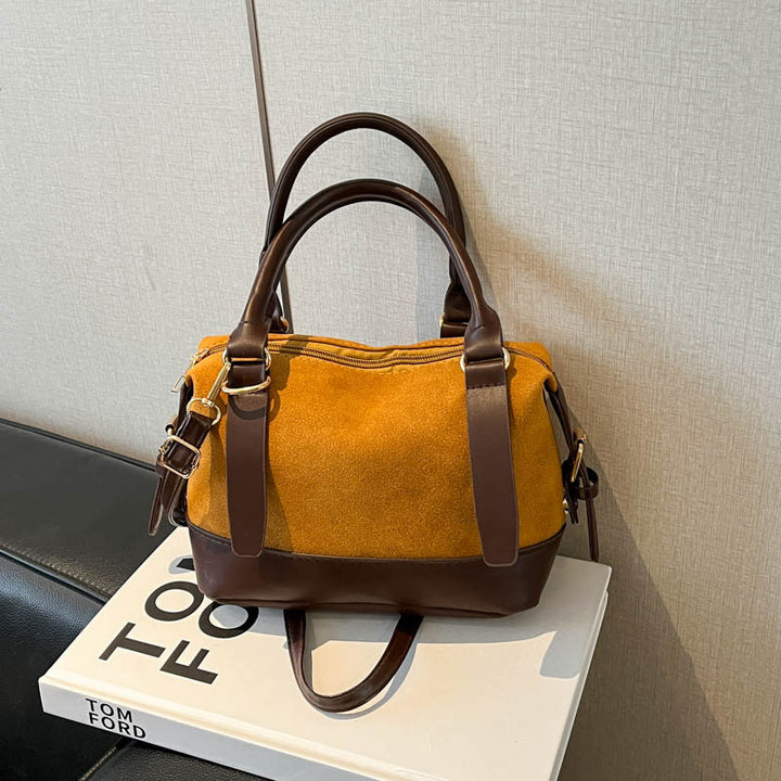 Damen Handtasche mit charmantem Tier-Anhänger und zwei Trageoptionen Nord Taschen