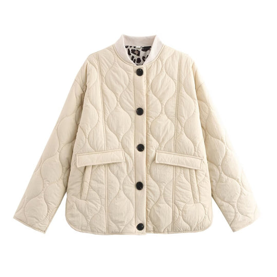 Damen gesteppte Kurzjacke mit Rundhals, dekorativer Knopfleiste und Pattentaschen Nord Taschen
