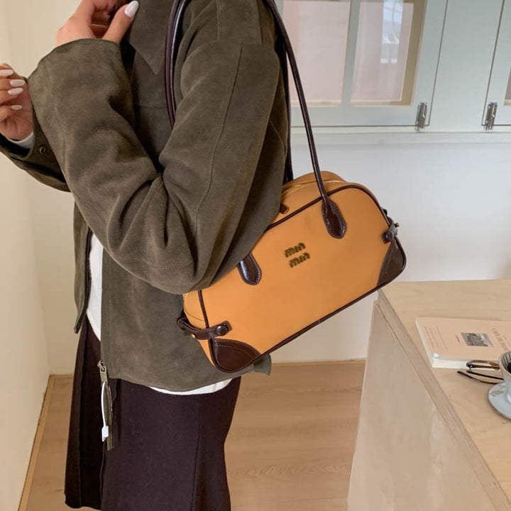 Damen elegante Handtasche mit verspielten Anhängern Nord Taschen