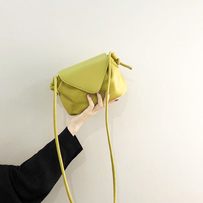 Damen Umhängetasche mit asymmetrischem Klappenverschluss und hochwertigen Ledermaterialien Nord Taschen