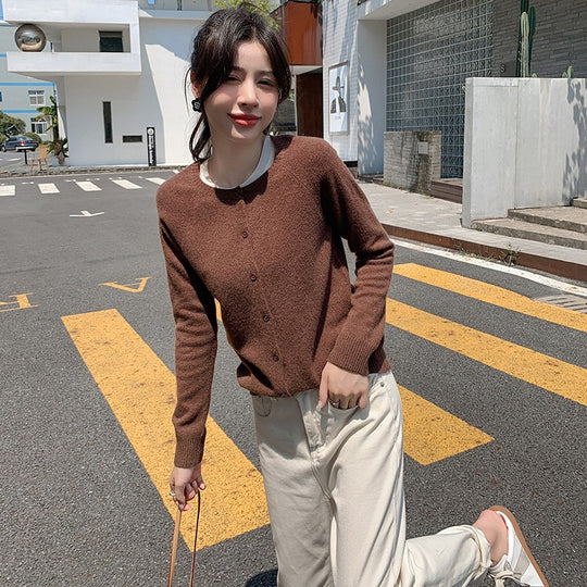 Damen Kurzgeschnittener Feinstrick-Cardigan mit Rundhalsausschnitt und kastiger Passform Nord Taschen