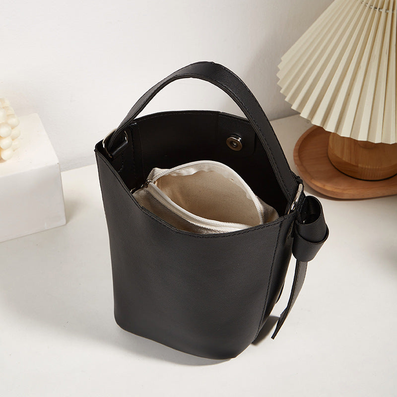 Damen Hobo-Tasche mit minimalistischer Silhouette und verstellbarem Schulterriemen Nord Taschen
