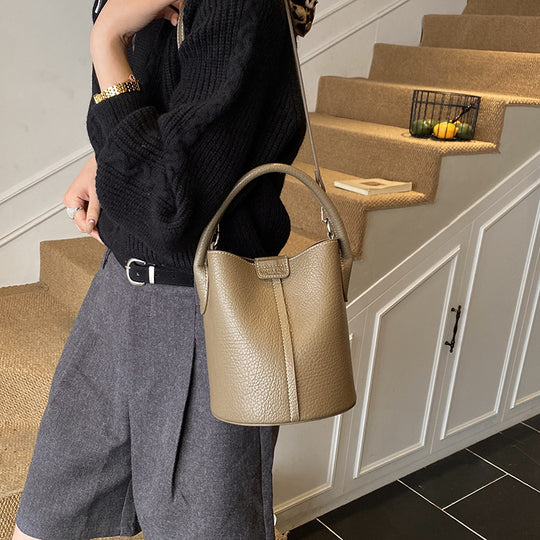Damen Hobo-Tasche aus hochwertigem Leder mit praktischem Innenteil Nord Taschen