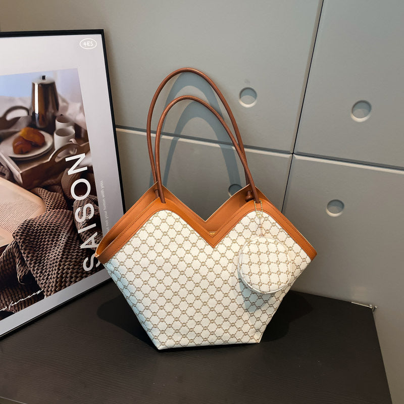 Damen Einkaufstasche mit elegantem V-Design und praktischem Anhänger Nord Taschen