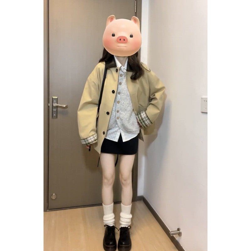 Damen Kurzer Swing-Trench mit Kontrastkragen, Ballonärmeln und kariertem Futter Nord Taschen