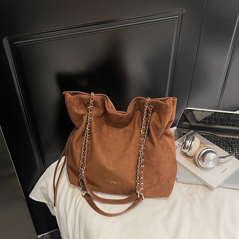 Damen elegante Hobo-Tasche aus Samt mit einzigartigem Anhänger Nord Taschen