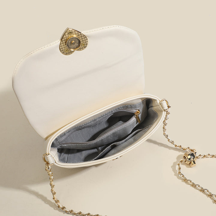 Damen Clutch-Tasche mit Herzverschluss und elegantem Kettenriemen Nord Taschen