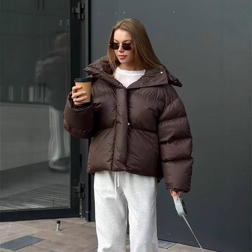 Damen Kurze Voluminöse Steppjacke mit hohem Schlauchkragen und Kapuze Nord Taschen