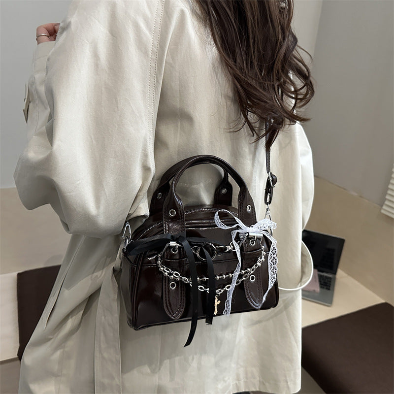 Damen modische Handtasche mit verspielten Details Nord Taschen