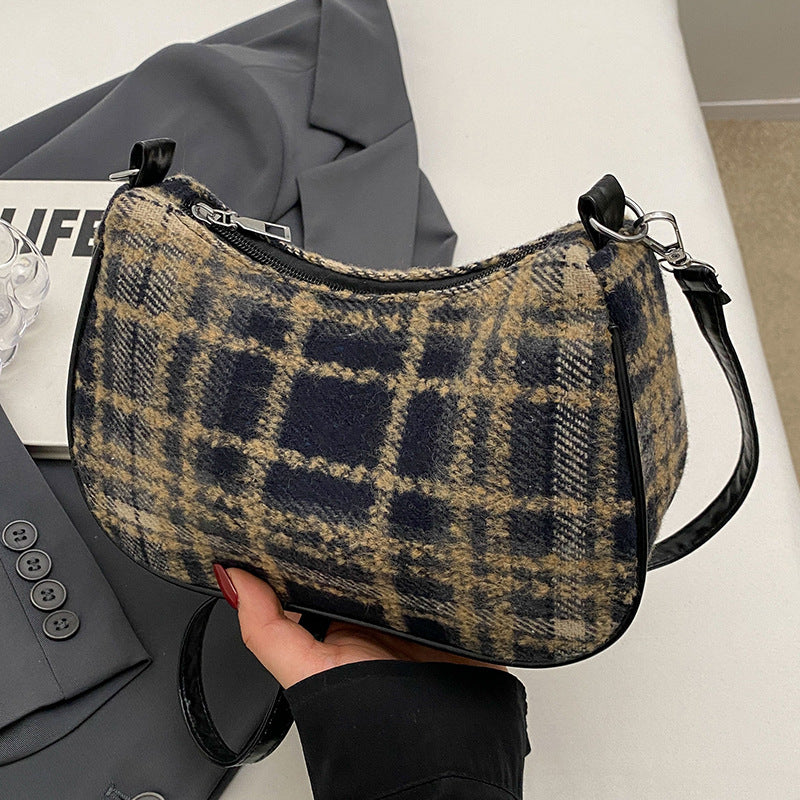 Damen Umhängetasche mit kariertem Design und weichem Obermaterial Nord Taschen