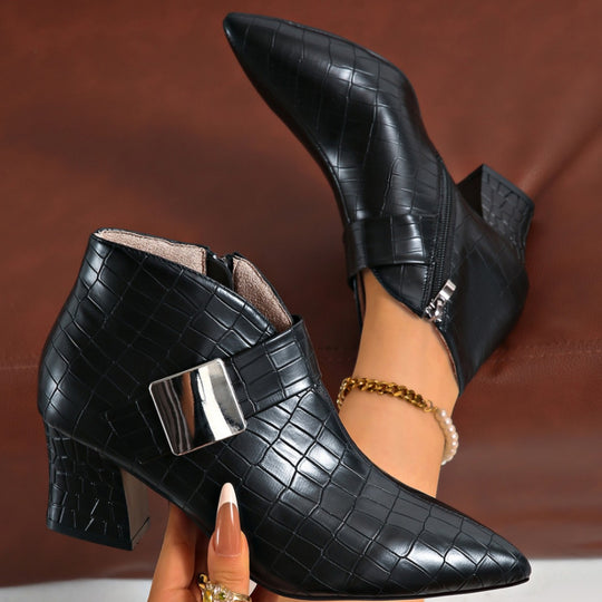 Damen knöchelhohe Stiefelette mit Kroko-Prägung, spitzer Zehenform und dekorativer Schnalle Nord Taschen