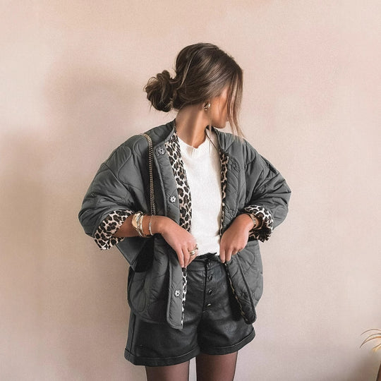 Damen 1700+ gestepptes Cropped‑Blousonjacke im Boxy‑Cut mit Rundhals, Knopfleiste und Pattentaschen Nord Taschen