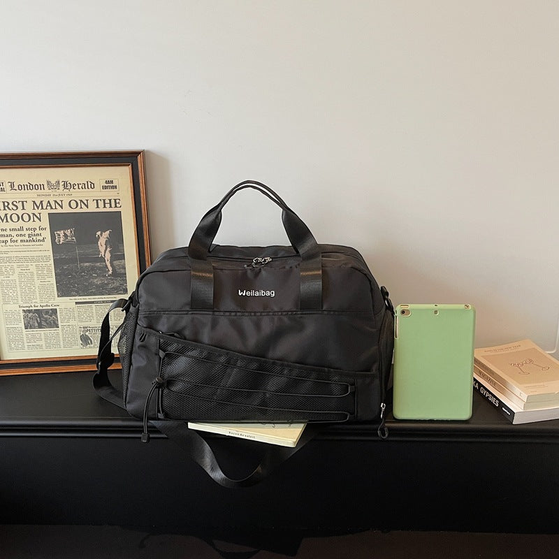 Damen Reisetasche mit praktischen Außentaschen und komfortablem Schultergurt Nord Taschen