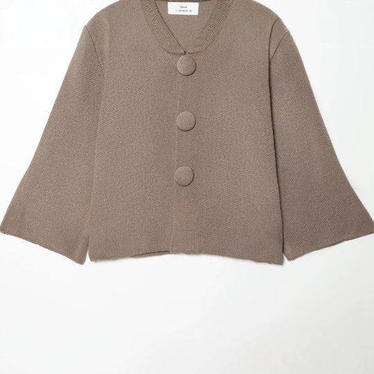 Damen Kurzgeschnittene Strickjacke mit überbreiten Ärmeln und bezogenen Knöpfen Nord Taschen
