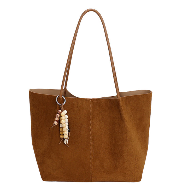 Damen Shopper-Tasche aus hochwertigem Wildleder mit verspieltem Anhänger Nord Taschen