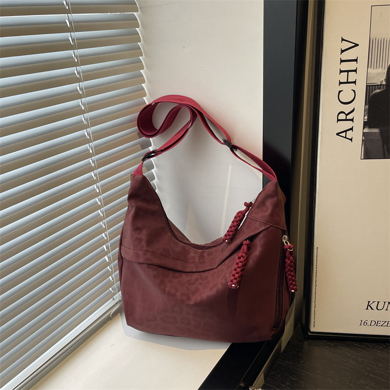 Damen Umhängetasche mit innovativem Muster Nord Taschen