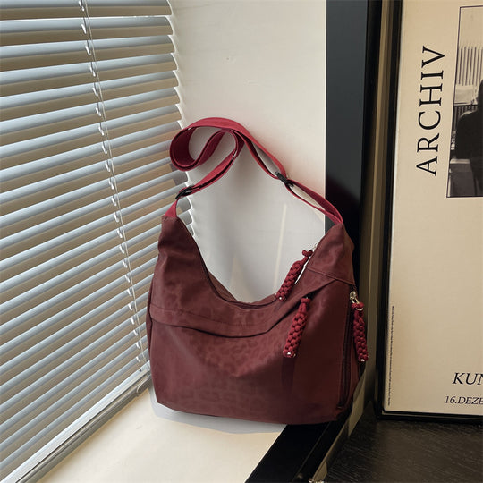 Damen Umhängetasche mit innovativem Muster Nord Taschen