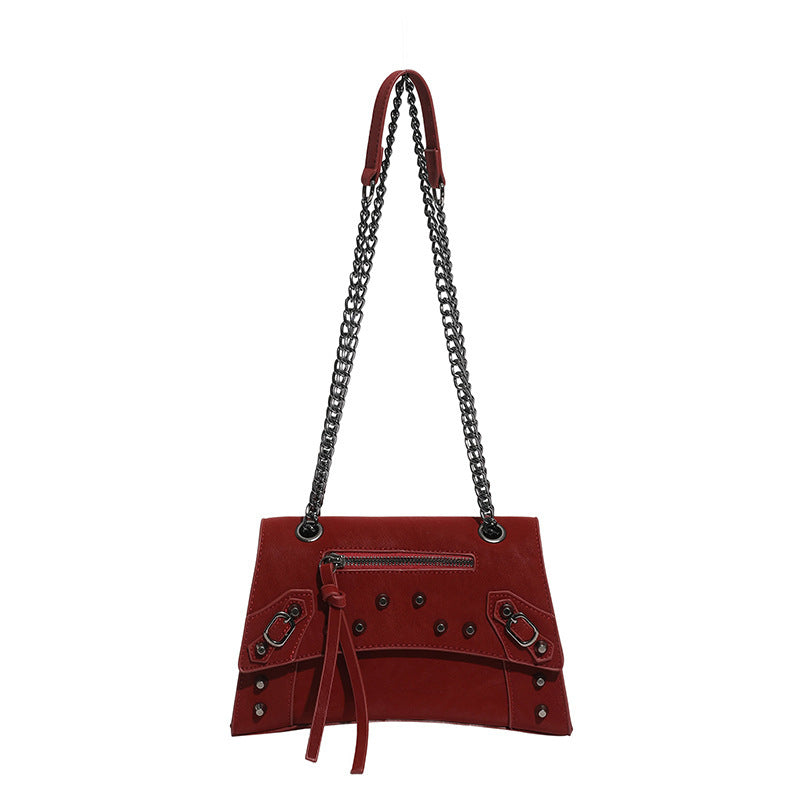 Damen Umhängetasche mit modischen Kettenakzenten und ausgefallenem Design Nord Taschen