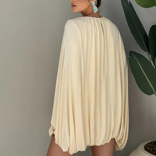 Damen Plissiertes Cape-Minikleid mit Rundhalsausschnitt und weiten Cape-Ärmeln Nord Taschen