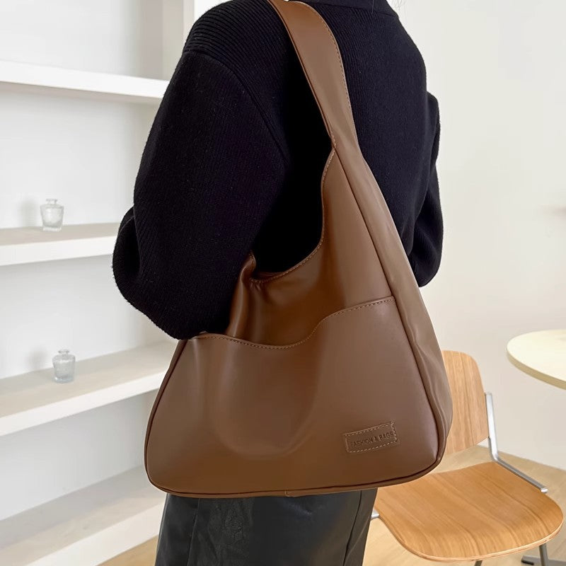 Damen Hobo-Tasche aus glattem Kunstleder mit praktischen Außentaschen Nord Taschen