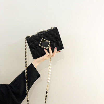 Damen Clutch mit luxuriöser Steppung und edlem Kettenhenkel Nord Taschen