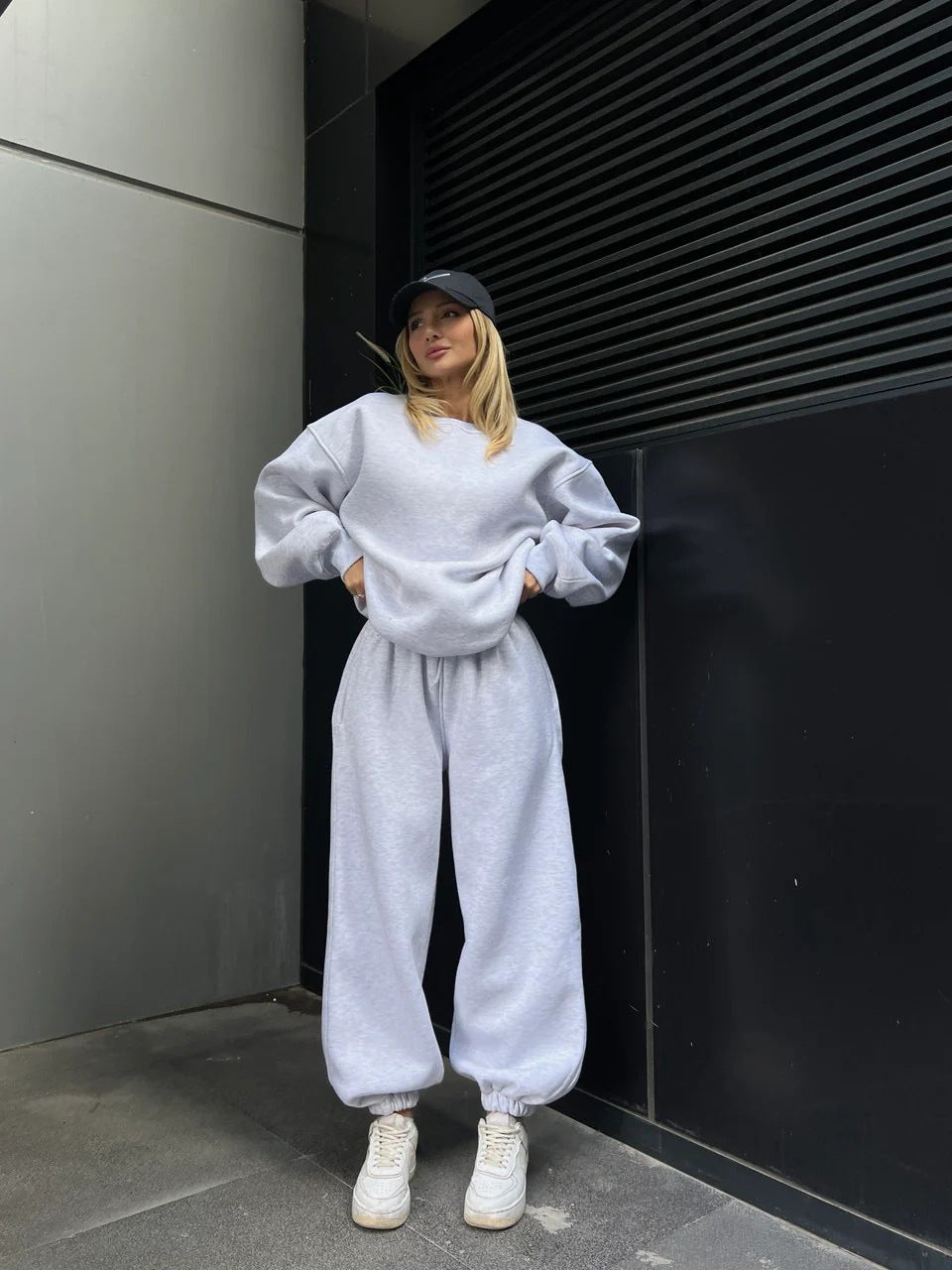 Damen Oversize-Crewneck und High-Waist Tunnelzug-Jogginghose Set aus weichem French-Terry Nord Taschen