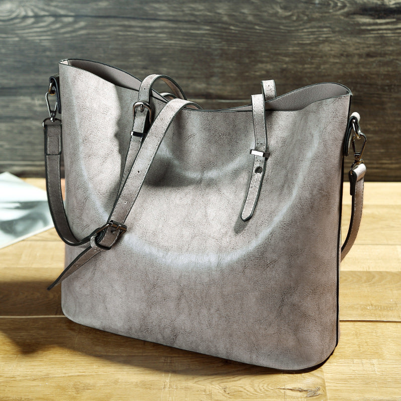 Damen Hobo-Tasche aus hochwertigem Kunstleder mit geschwungenem Design und verstellbarem Schultergurt Nord Taschen