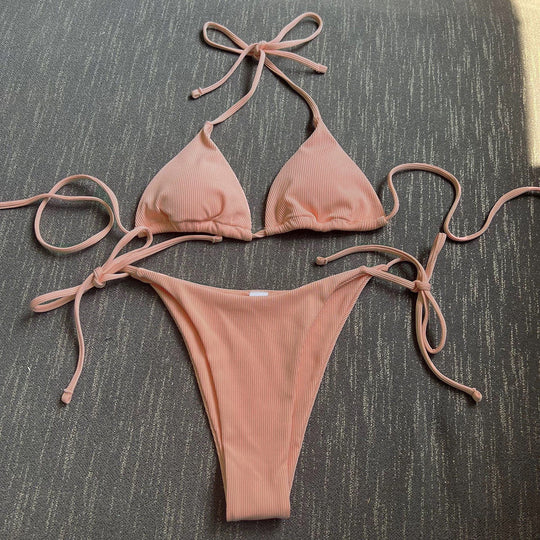 Damen Triangel-Bikini mit verstellbaren Bändern und raffinierten Schnürdetails