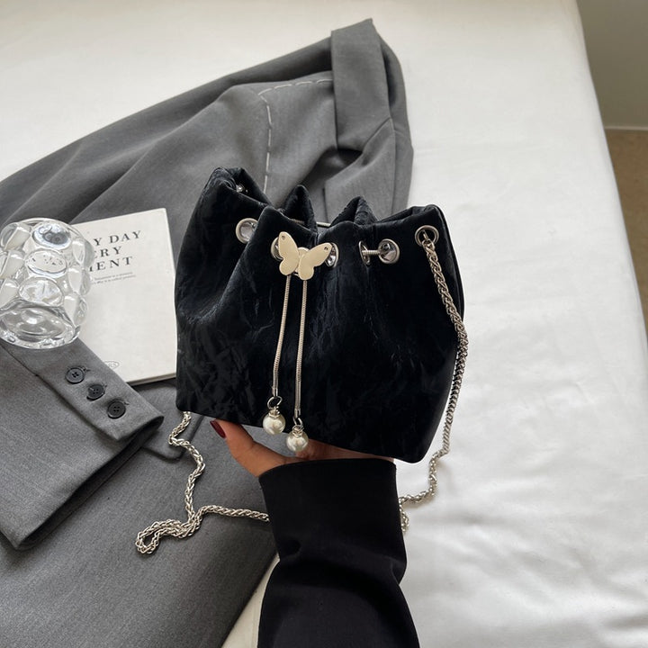 Damen Beuteltasche aus hochwertigen Materialien mit verspieltem Schmetterling Nord Taschen